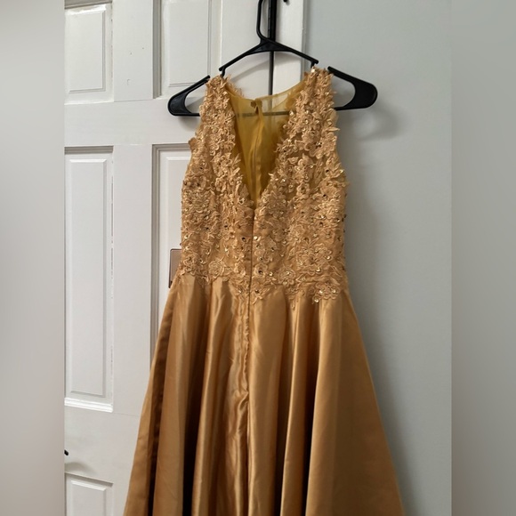 Gold Sleeveless Dress - Picture 4 of 7